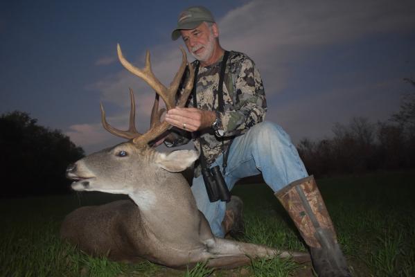 Jeff Rice with a great buck he took in Kaufman County this past week hunting with friends Edgar and David Cotton on their Becker Bottoms Ranch. Photo by Luke Clayton