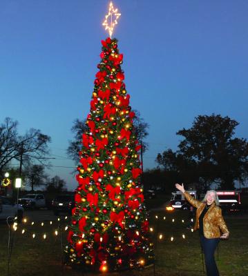Canton Mayor Lou Ann Everett welcomed those in attendance for the annual Christmas Tree Lighting Ceremony Dec. 1 in front of Canton City Hall. The Snow Day Festival activities downtown including the Christmas Parade are scheduled for Saturday, Dec. 9. Photo by David Barber
