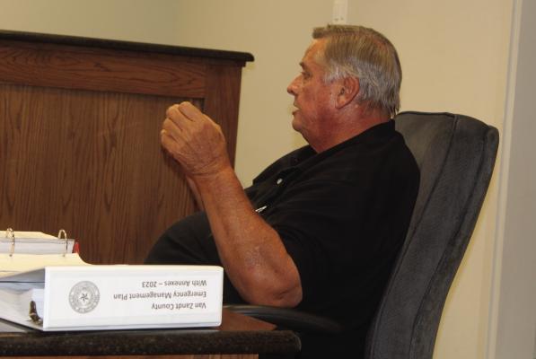 City of Canton Manager Lonny Cluck presented his monthly city manager’s report to the Canton City Council during its regular monthly meeting Nov. 21. Photo by David Barber