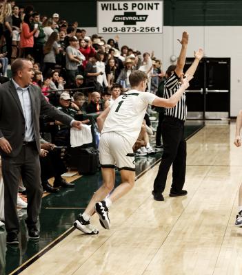 The Eagles picked up a huge victory in regards to their district standing on Tuesday, downing Athens 54-43 Photo by Ethan Adams