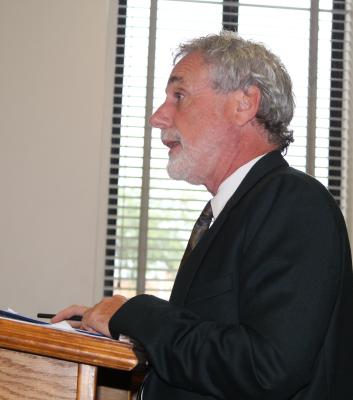 Public Power Pool Program Manager David Quin of Austin gave an update on Van Zandt County’s current electricity contract during the May 24 regular meeting of the VZC Commissioners Court. No action was taken following Quin’s presentation. Photo by David Barber