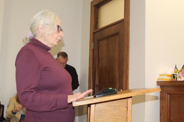 Van Zandt County Democratic Party Vice-President Ann Nelson voiced her support on an agenda item calling for VZC Judge Andy Reese to sign a contract agreement with Komatsu Architecture of Fort Worth. The VZC Commissioners’ Court voted to table the agenda item during their regular meeting Feb. 26. Photo by David Barber