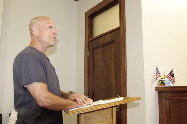 Grand Saline resident Steve Horowhitz discussed an agenda item during the regular meeting of the Van Zandt County Commissioners Court May 20. The agenda item involved authorizing the redacted commissioners’ court agenda binder to be published online two days prior to the commissioners’ court meeting. Later in the meeting, the commissioners’ court approved the agenda item. Photos by David Barber