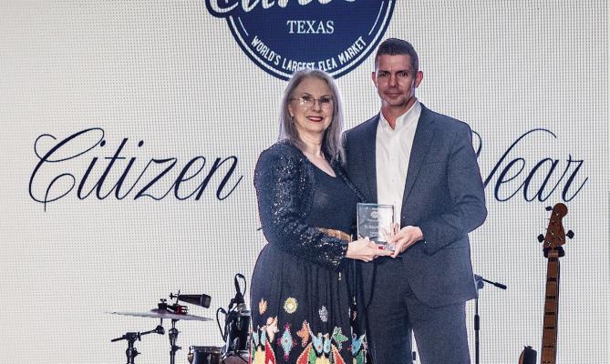 Canton ISD Superintendent Dr. Brian Nichols was named as the ‘Citizen of the Year’ by the City of Canton April 11 during the Annual Canton Texas Chamber of Commerce Gala at the Canton Civic Center. The award was presented by Canton Mayor Lou Ann Berry. Photo by Faith Caughro