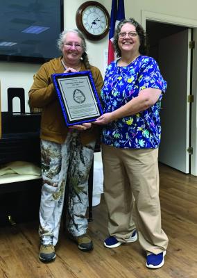 Van Zandt County Genealogical Society President Carrie Woolverton, left, presented a plaque in memory of Lawrence O. Greer to his daughter, Donna Greer, Nov. 23, during the regular monthly meeting of the VZC Genealogical Society at the VZC/Sarah Norman Library in Canton. Courtesy Photo