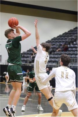 The Canton Eagles varsity boys’ basketball team improved their season record to 3-1 with a hardearned 50-45 victory at Kaufman Nov. 20. Photo by Lianna Reid