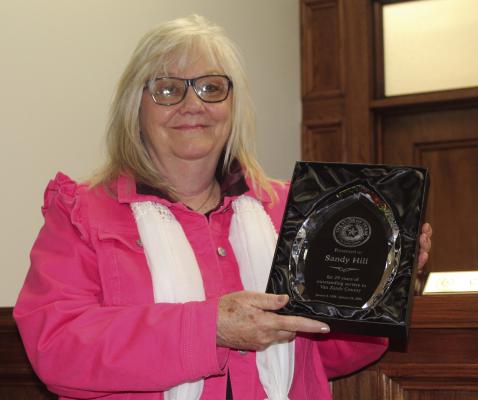 An ‘Outstanding Service Award’ was presented to retiring Van Zandt County Auditor Sandy Hill Jan. 24 for her 30 years of service to VZC, including the last seven years as VZC auditor. The award was presented by VZC District Judge Chris Martin during a special called meeting of the VZC Commissioners Court. Photo by David Barber