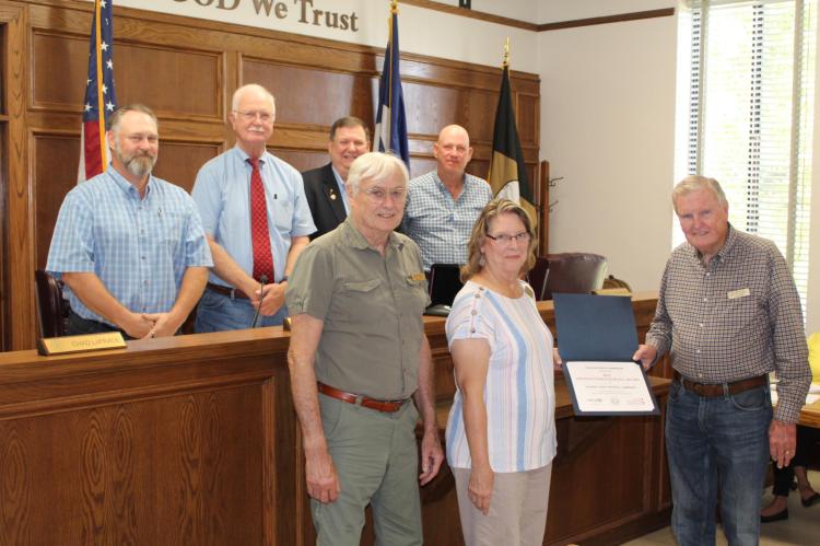 The Van Zandt County Historical Commission was recognized during the Aug. 3 regular meeting of the VZC Commissioners Court for receiving the 2021 Distinguished Service Award certificate from the Texas Historical Commission. It was the 14 th year in a row that the VZC Historical Commission had received recognition from the state. Photo by David Barber